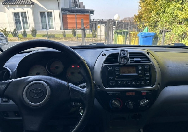 Toyota RAV4 cena 18500 przebieg: 272000, rok produkcji 2003 z Gdańsk małe 154